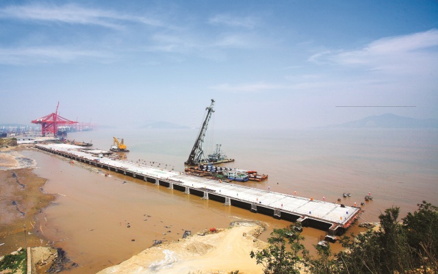 寧波港北侖港區五期集裝箱碼頭水工工程采用松夏耐海水橡膠接頭